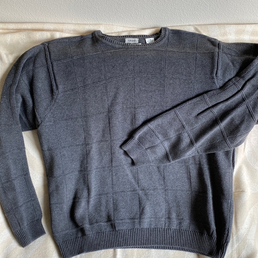 Impeccable classic IZOD sweater